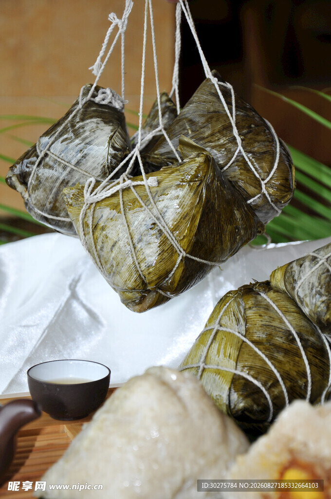 传统美味粽子多样呈现