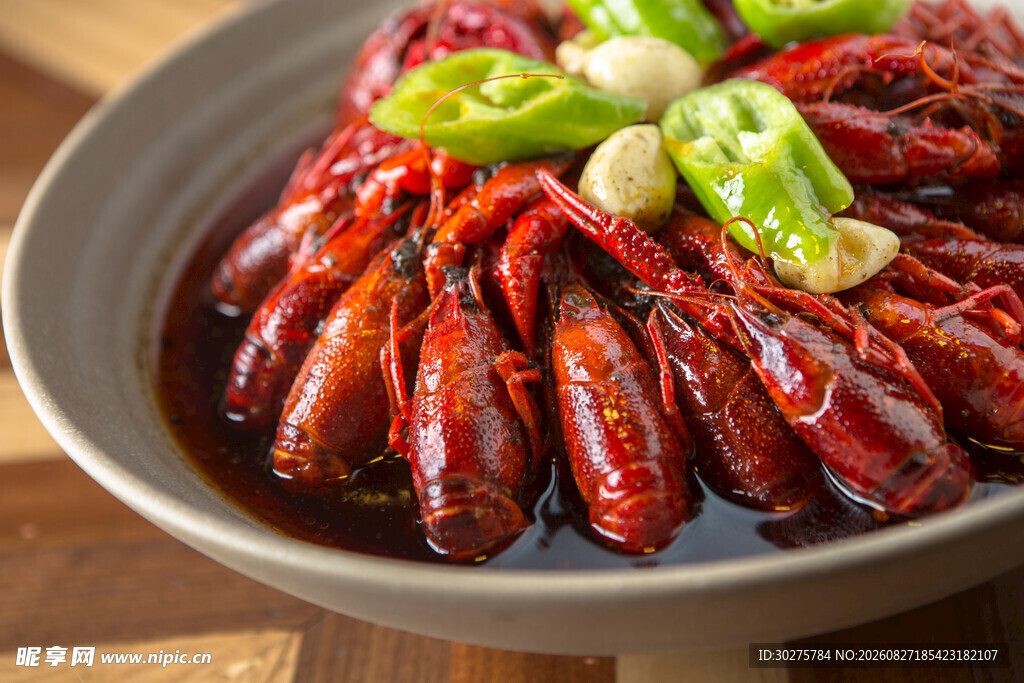 美味小龙虾摆盘精致诱人