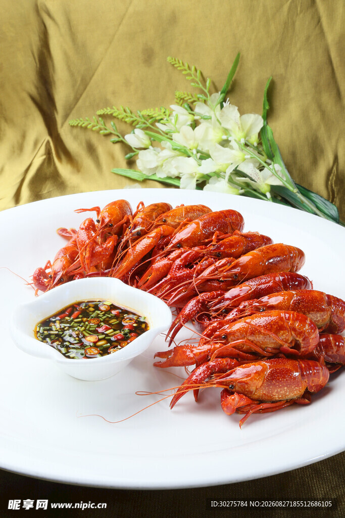 美味小龙虾配蘸料