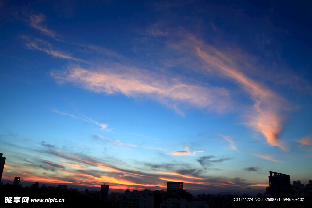 城市黄昏绚丽天空美景