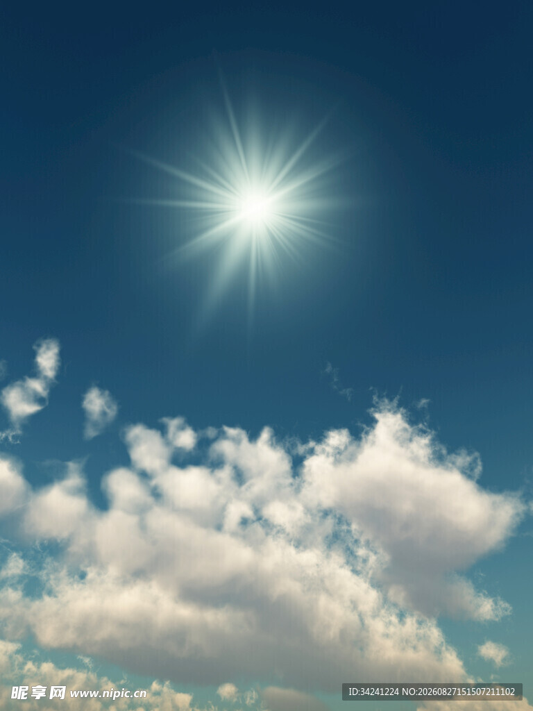 晴朗天空中的耀眼太阳