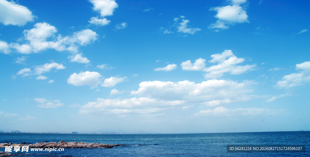 蓝天碧海间的美丽景致