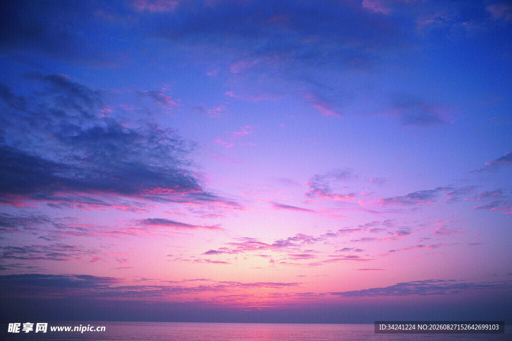 美丽梦幻的天空晚霞景色