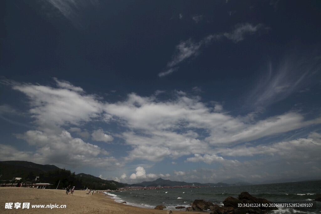 海边蓝天美景