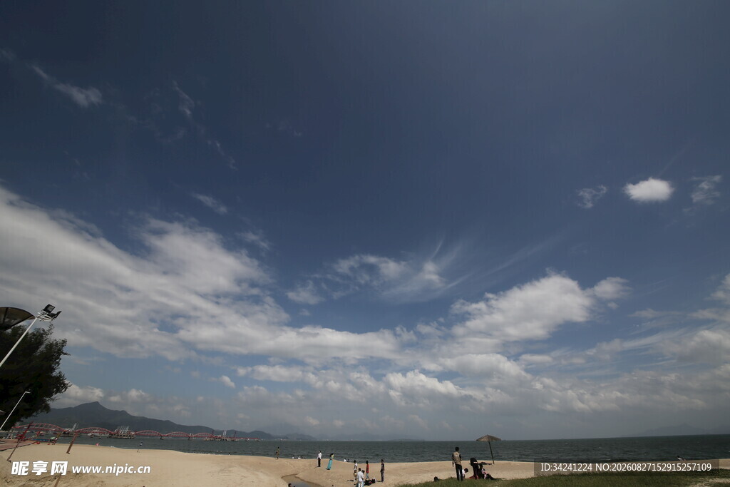 海边蓝天美景