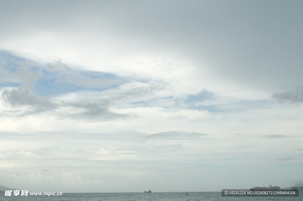 海上天空的云朵景观