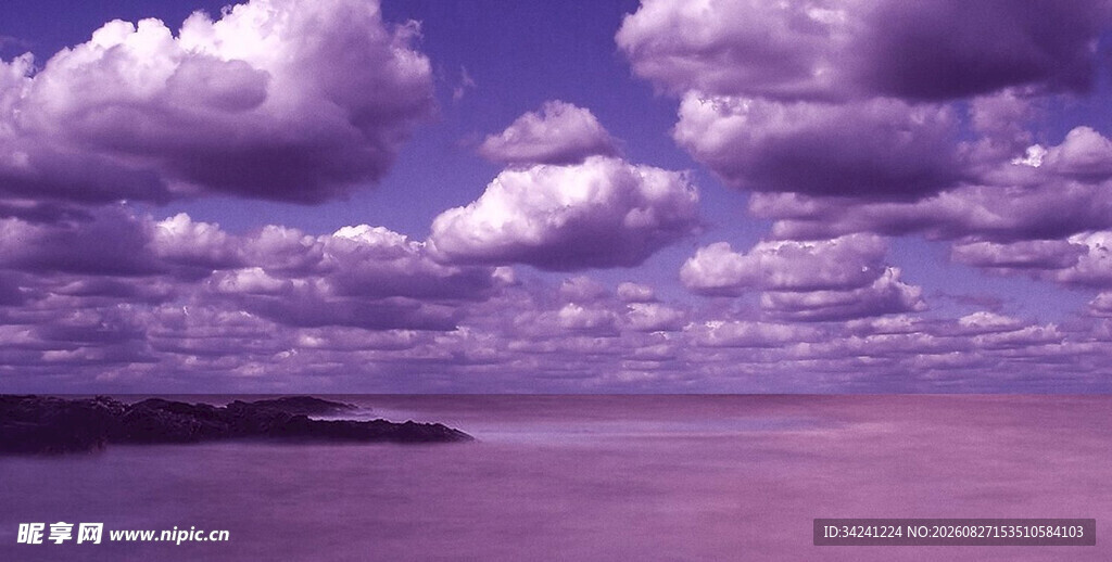 梦幻紫色云海海面景观