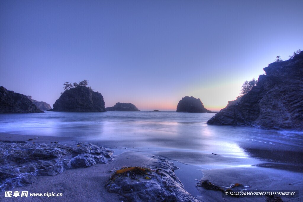 海边黄昏美景静谧海岸线