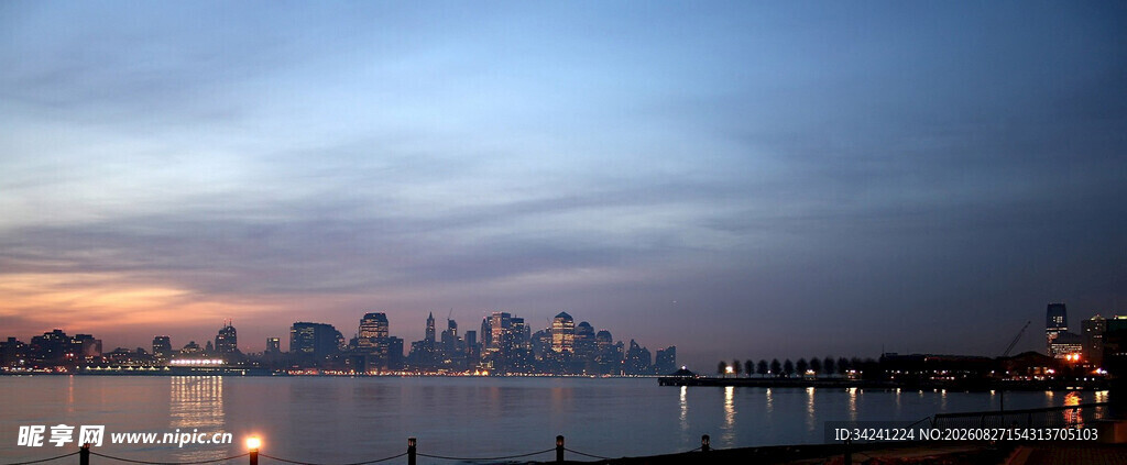 城市黄昏天际线美景