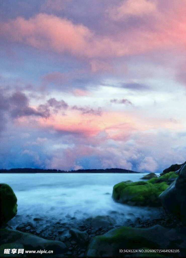 海边梦幻晚霞与礁石景观