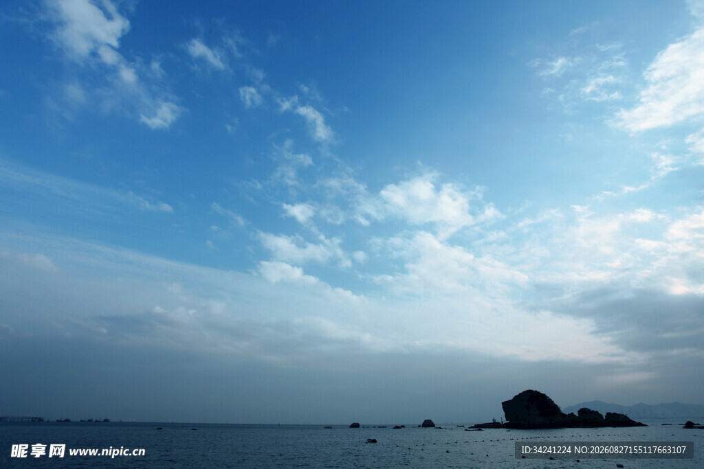 海边蓝天美景