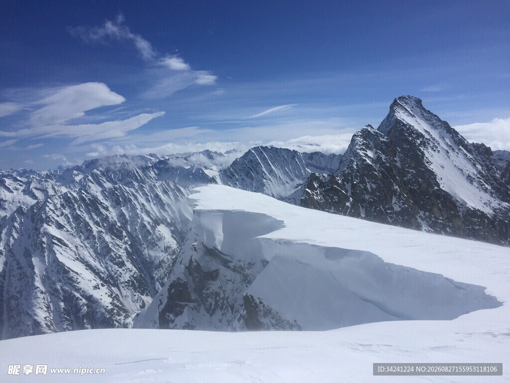 壮丽雪山景观
