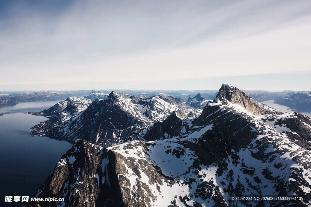 壮丽雪山高空俯瞰美景