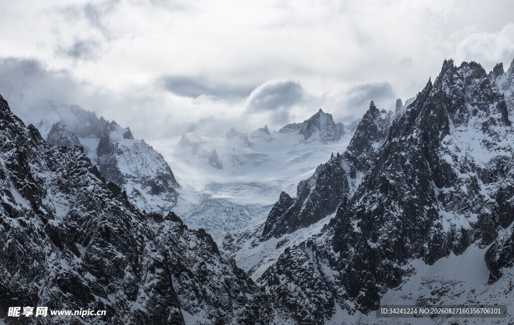 雪山壮丽景观