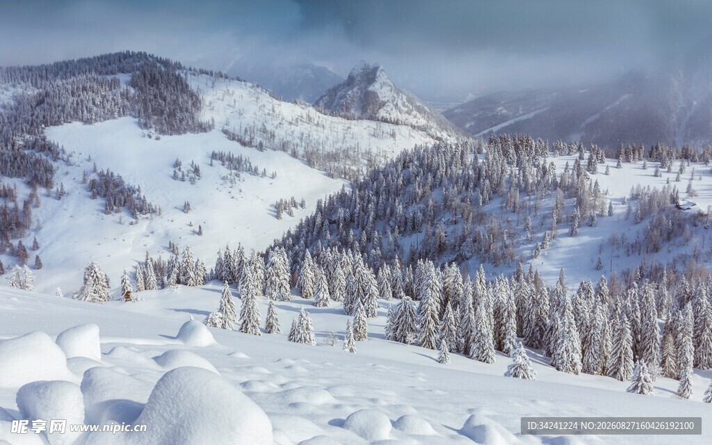 冬日雪山雪景壮丽风光