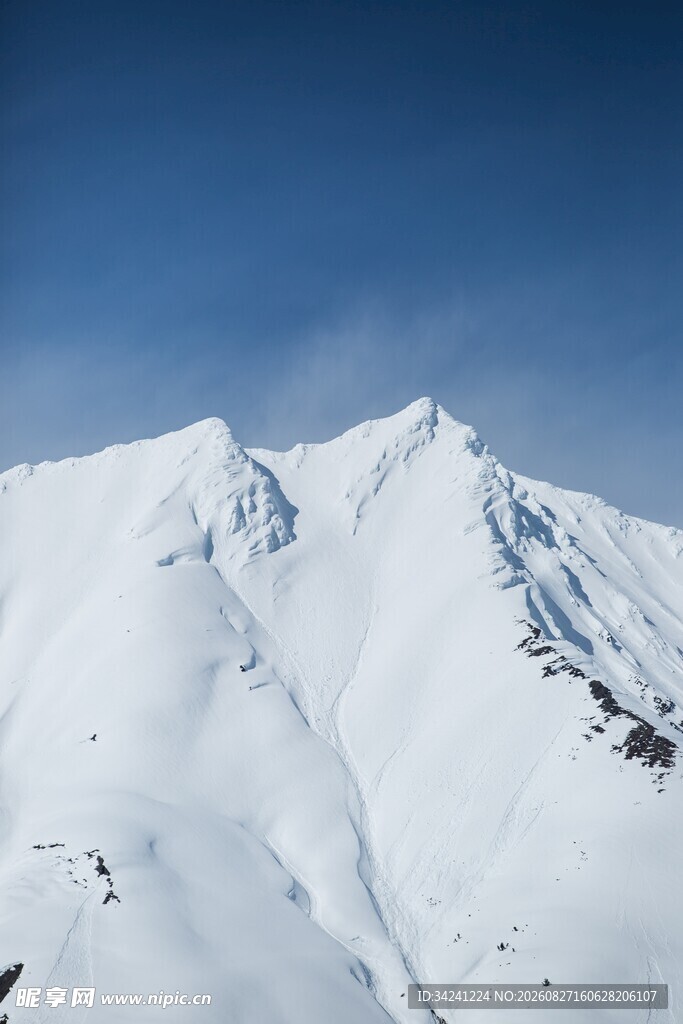 巍峨雪山纯净冰雪世界