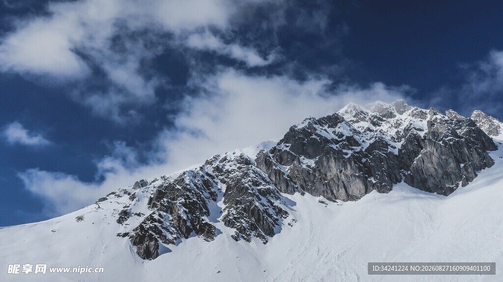 雪山壮丽景致