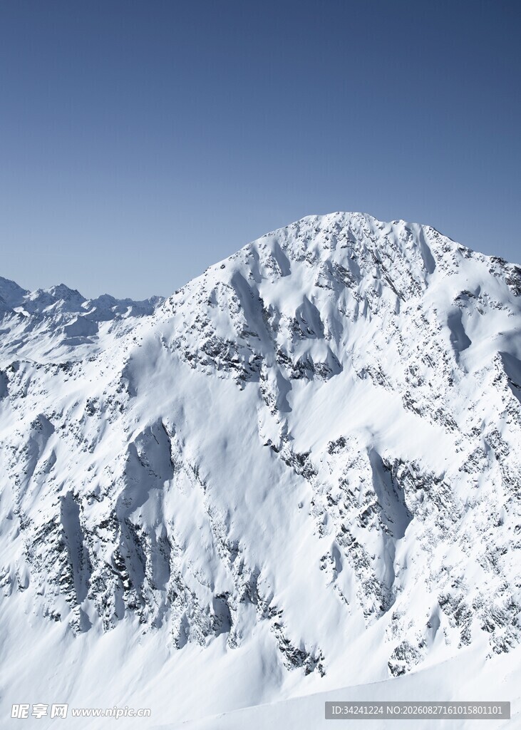 巍峨雪山壮丽景致