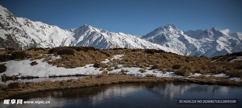 雪山湖泊美景