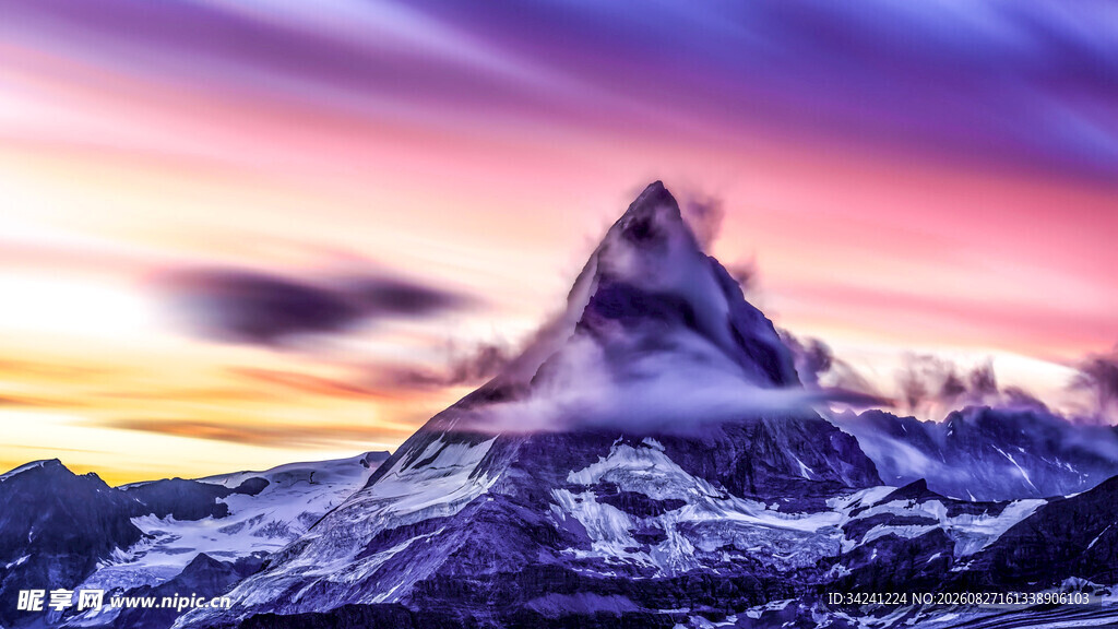 壮丽雪山日出美景