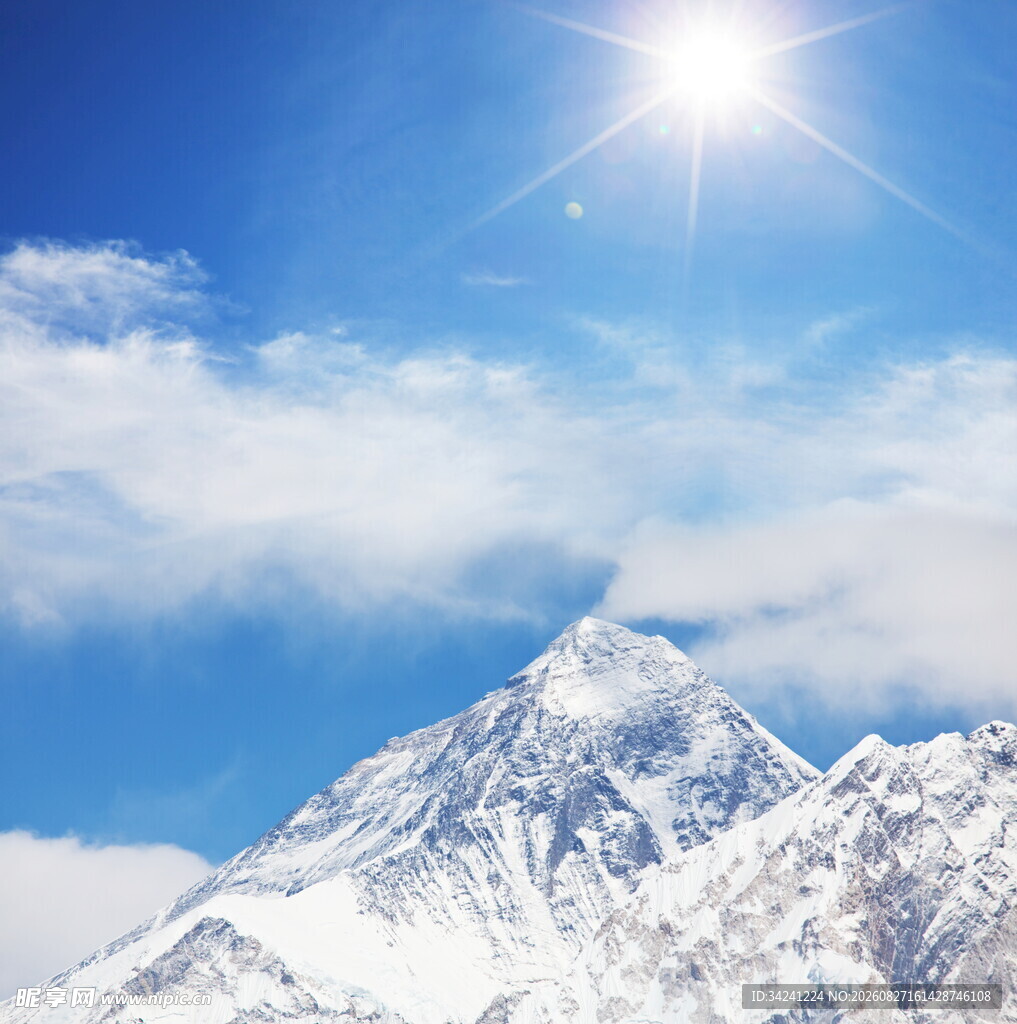雪山之巅的灿烂阳光
