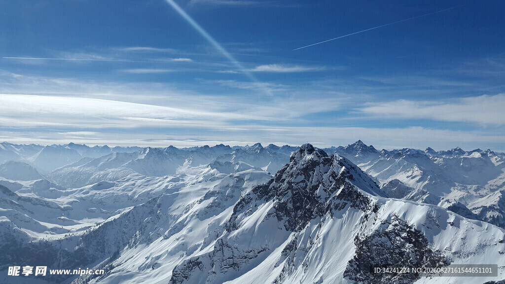 壮丽雪山景观