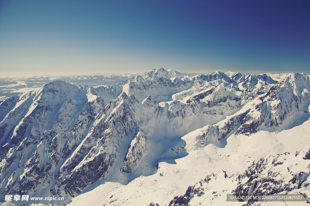壮丽雪山全景