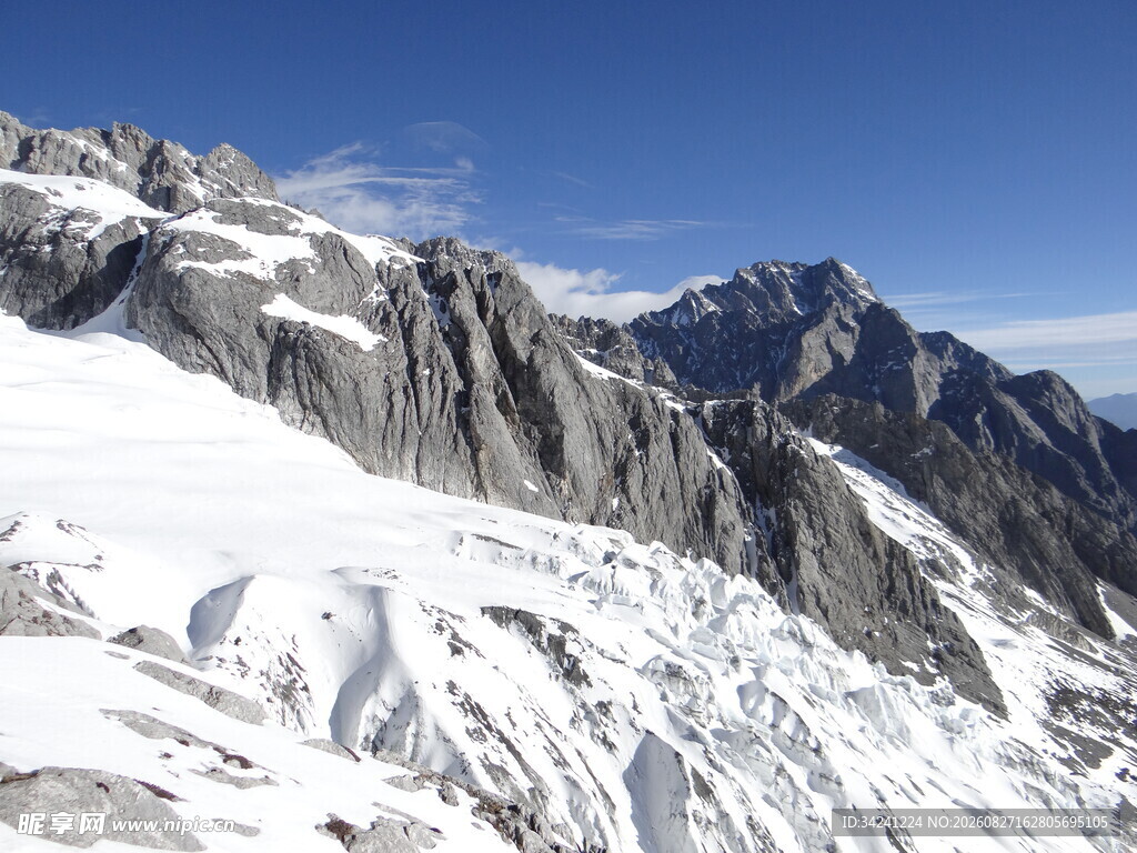 雪山壮丽景致