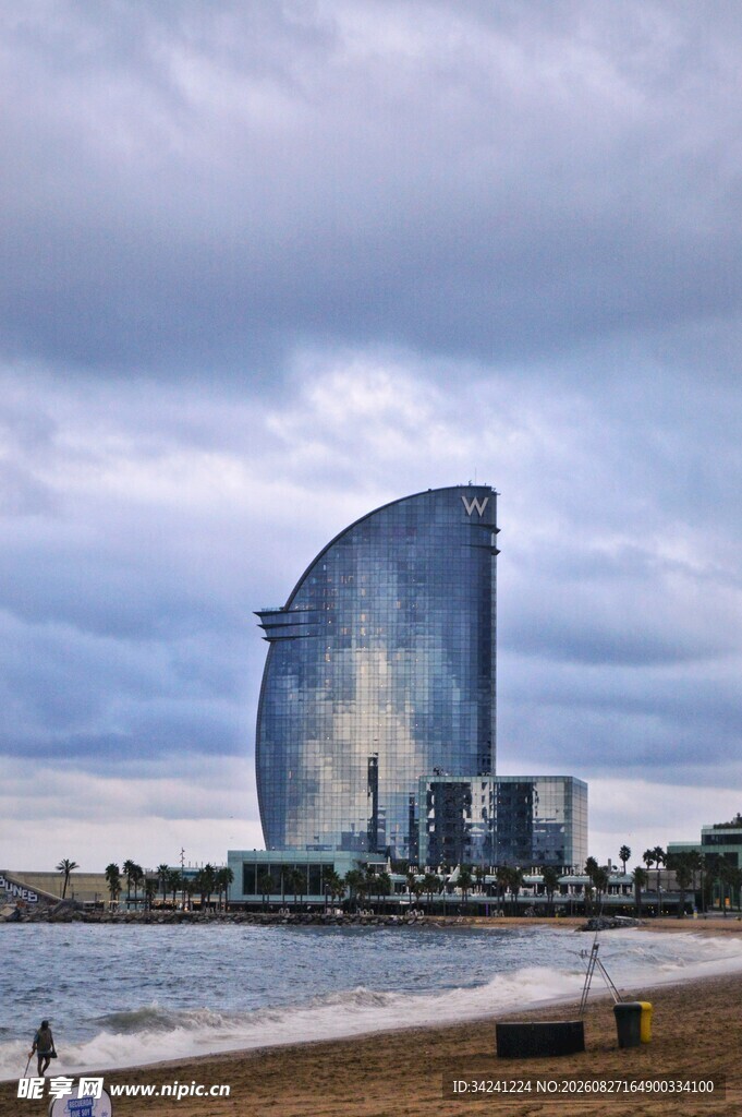 巴塞罗那海滨独特建筑景观