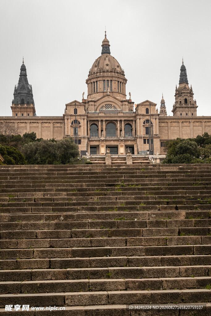 巴塞罗那国家宫前阶梯景观