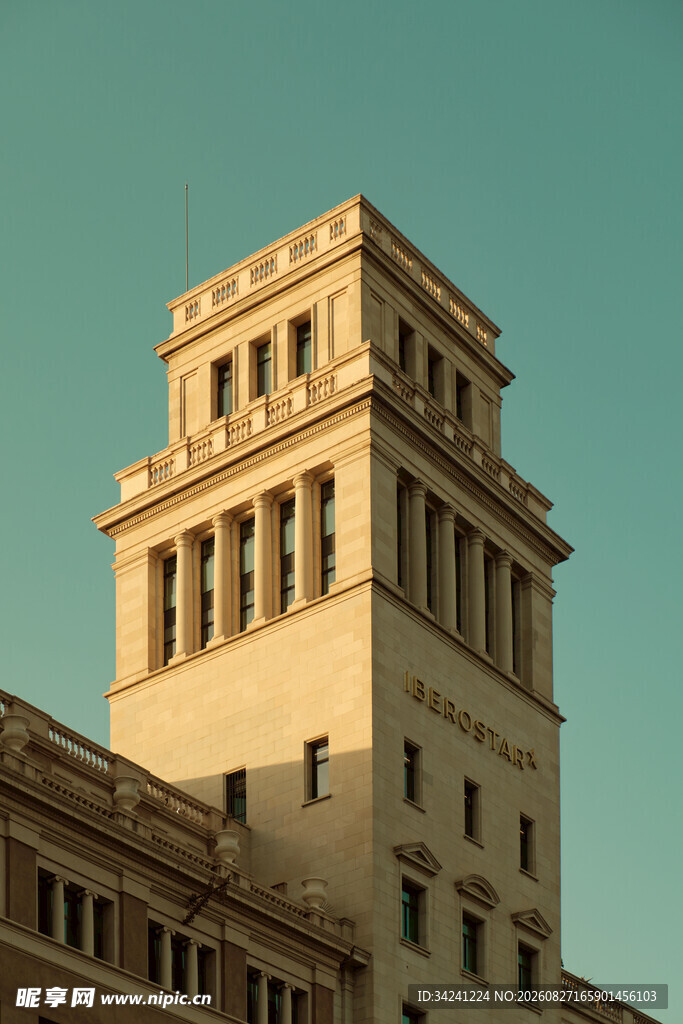 古典风格塔楼建筑外观