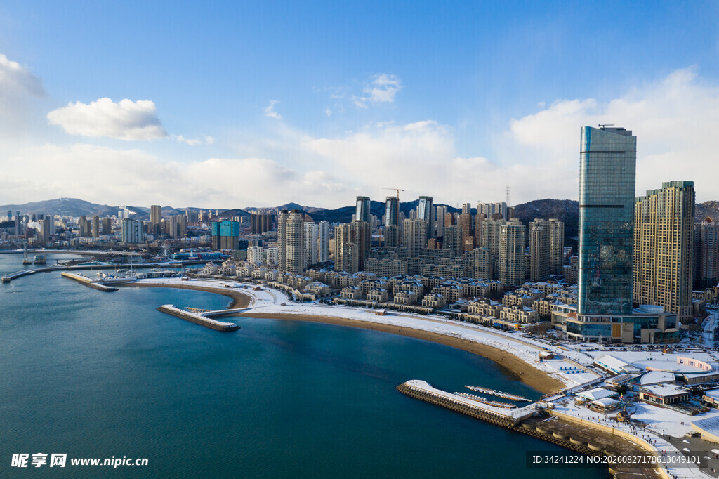冬日海滨城市美丽天际线