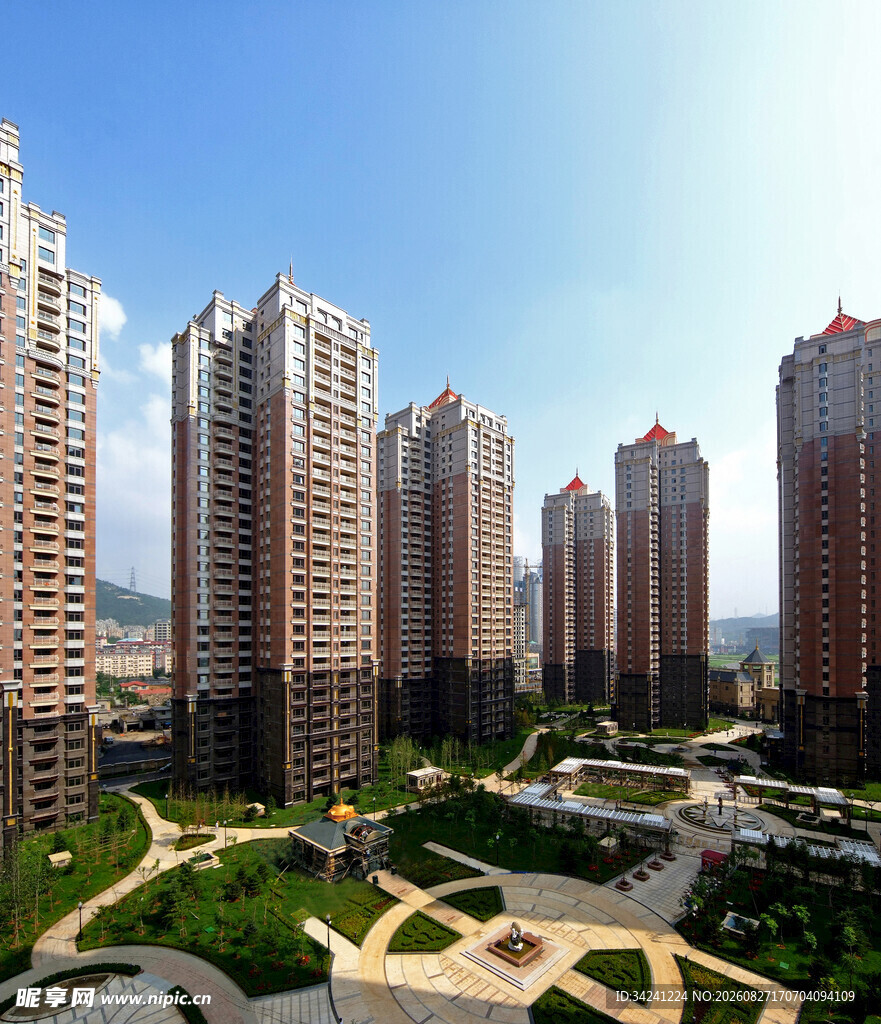 城市高楼与绿地景观