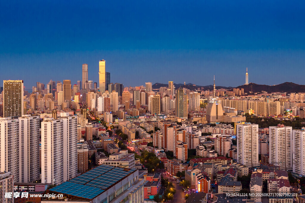 城市璀璨夜景高楼林立