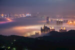 山城夜景云雾缭绕美景