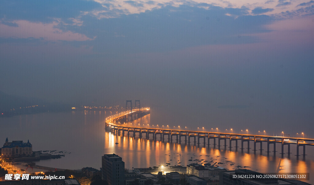 跨海大桥夜景璀璨