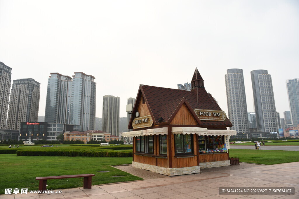 城市中的精致小木屋景观