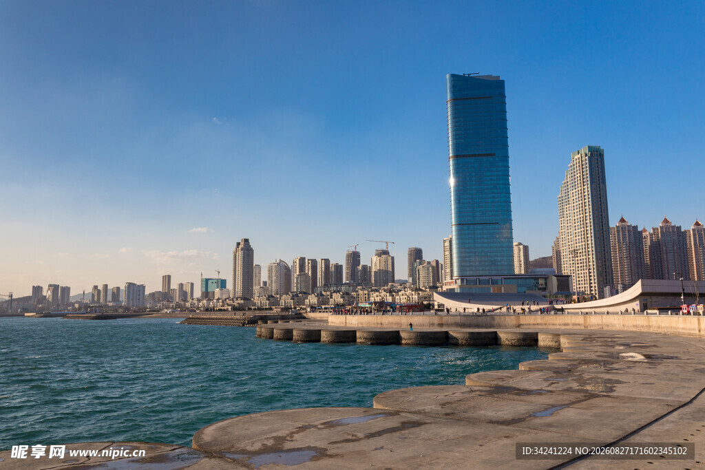 海滨城市壮丽天际线景观