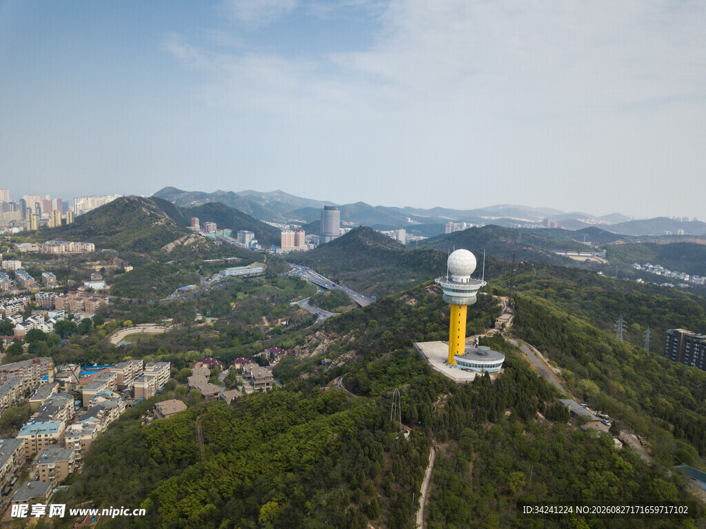 山顶雷达站俯瞰城市景观