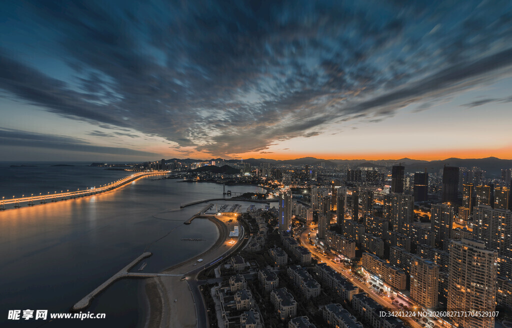 城市黄昏天际线壮丽景观