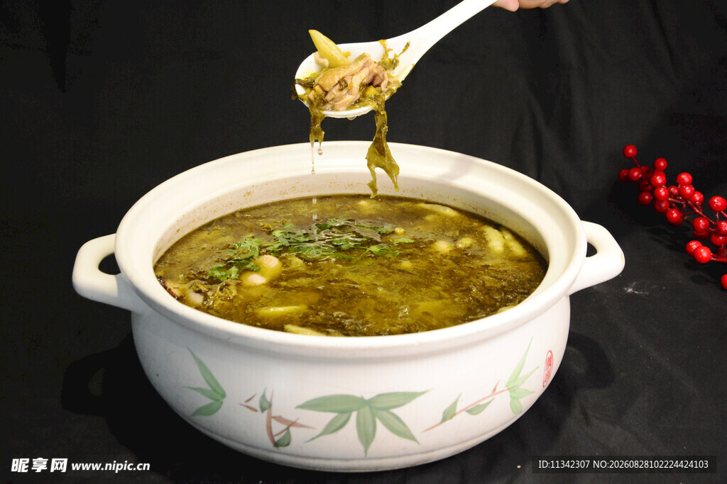 酸菜土鸡汤