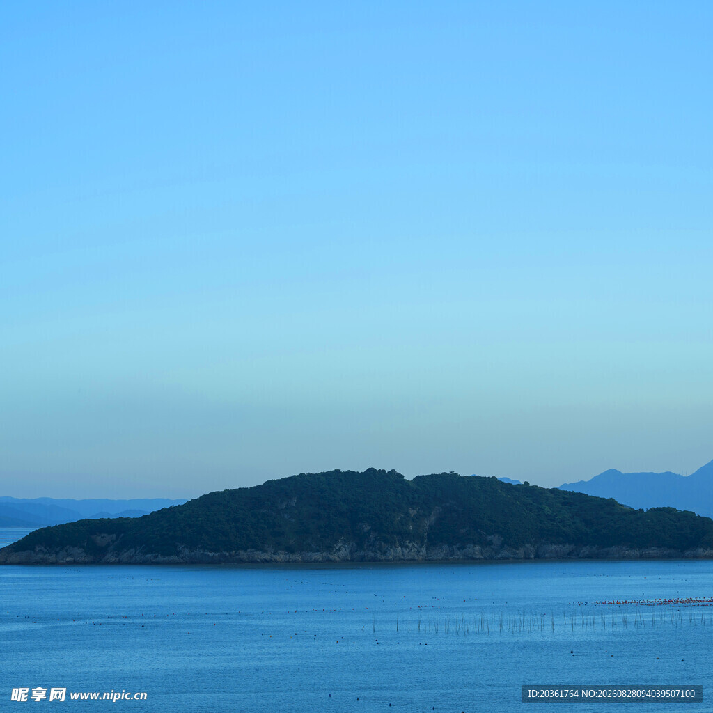 海上孤岛美景