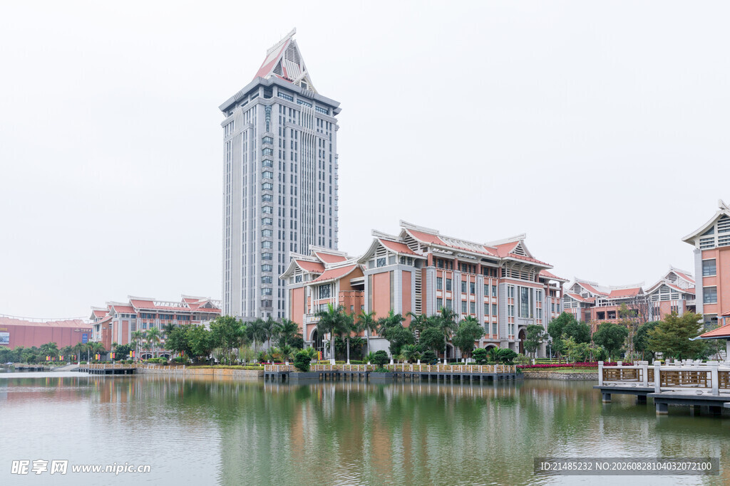 湖畔欧式建筑与高楼景观