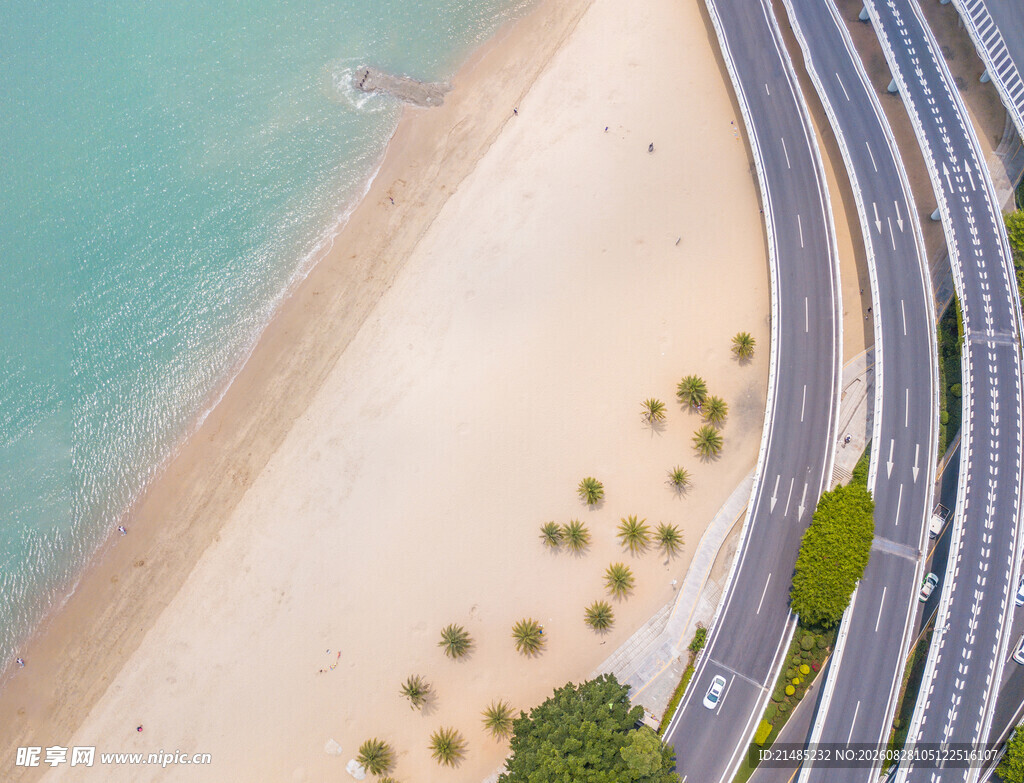 海滨公路与沙滩美景