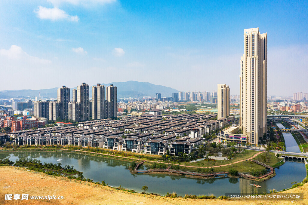 城市河畔高楼景观