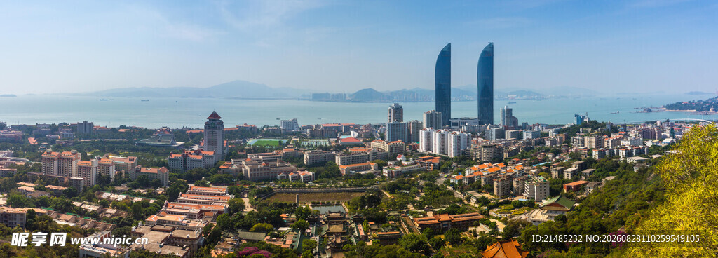 俯瞰城市与双子塔景观