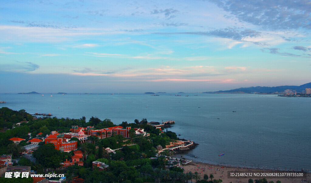 海滨小镇美丽黄昏景致