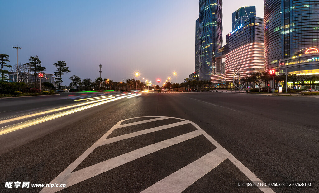 城市道路夜景
