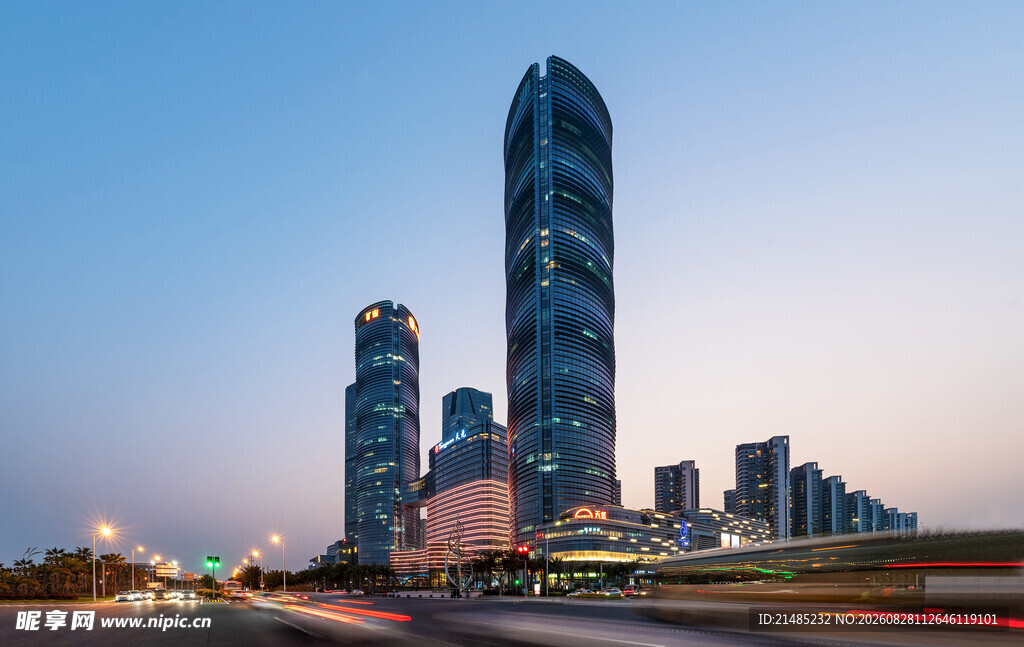 城市天际线中的摩天建筑群
