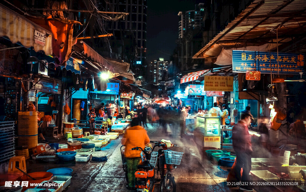 夜晚热闹的市井街道景象